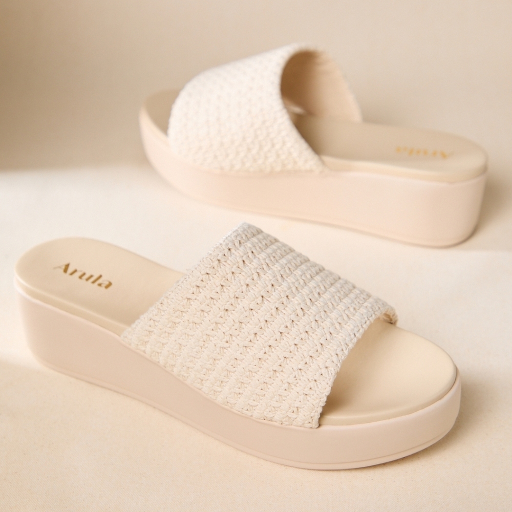 Arula Platform Slides Cream Size 8